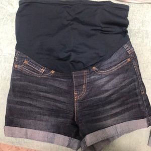 Maternity shorts